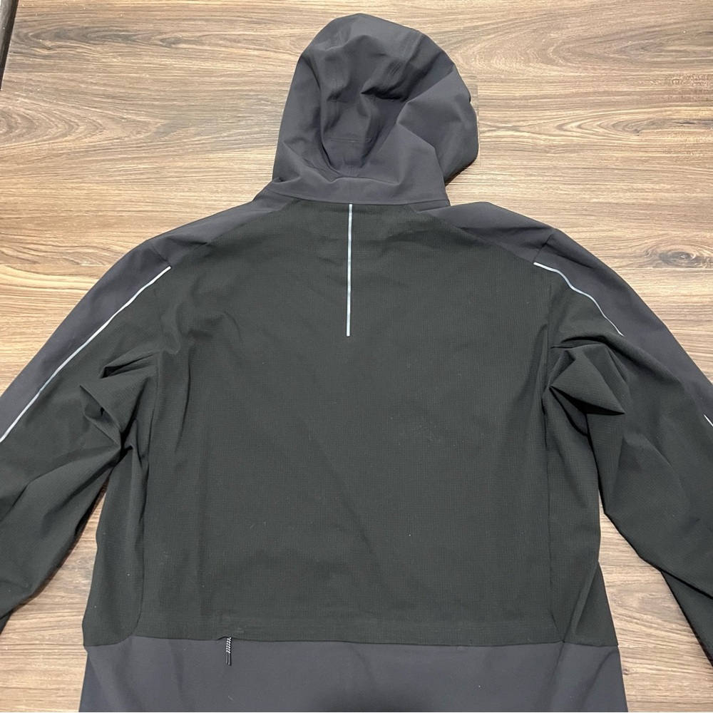 Lululemon Men's Black Lightweight Hooded Jacket - Picture 10 of 15